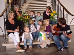 Dankesch&ouml;n f&uuml;r Dr. Annamaria Geiger (links oben): Ingrid Haasper (links unten), Claudia Mo