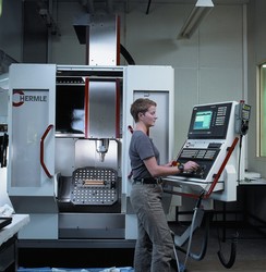 Bearbeitungszentrum im Studiengang Pr&auml;zisionsmaschinenbau an der HAWK-Fakult&auml;t Naturwissen