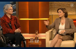 HAWK-Professorin Dr. Gisela Hermes im Studio von \\"Menschen bei Maischberger\\"