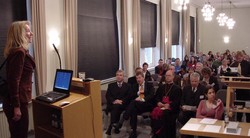 Prof. Dr. Ursula Sch&auml;dler-Saub er&ouml;ffnet die Tagung. 1. Reihe v.l.n.r: Dr. Eckhart von Viet