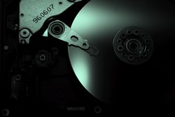 Lenard Kaune, Lisa Hanelt, Luis Angel (G&ouml;ttingen) - Klassisches Symbol f&uuml;r Pr&auml;zision: