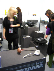 Ausstellungsobjekte  der HAWK auf der Inhorgenta Schmuckmesse