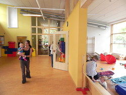 Das neue Kita-Geb&auml;ude ist mit einer Fu&szlig;bodenheizung ausgestattet. 